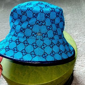 Semi new authentic Gucci Bucket Hat worn once